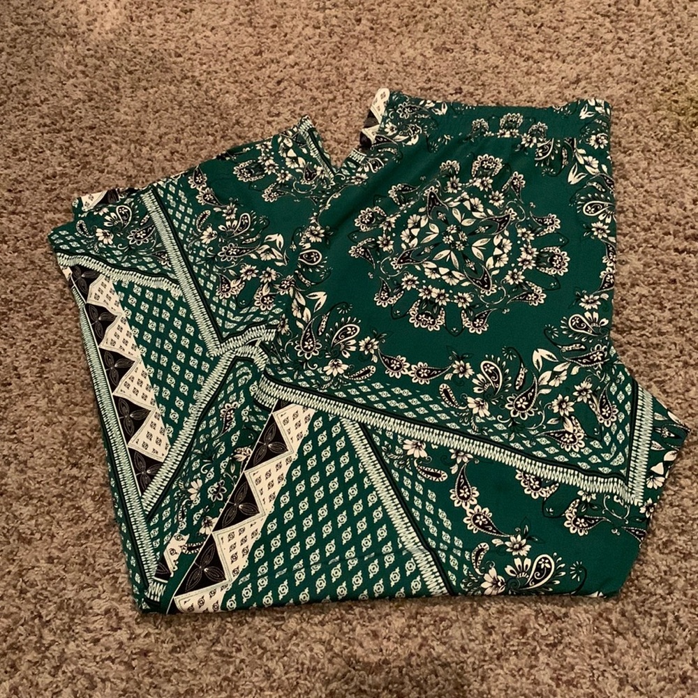 XL green black and white pants never worn by Maureces
